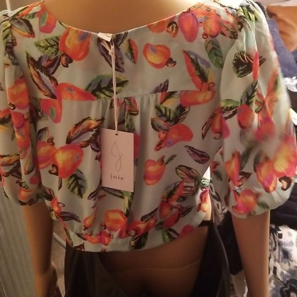 Joie Light Blue Crop Top With Button & Tie Front & Peppers Motif NWT Sz. M - Picture 8 of 11